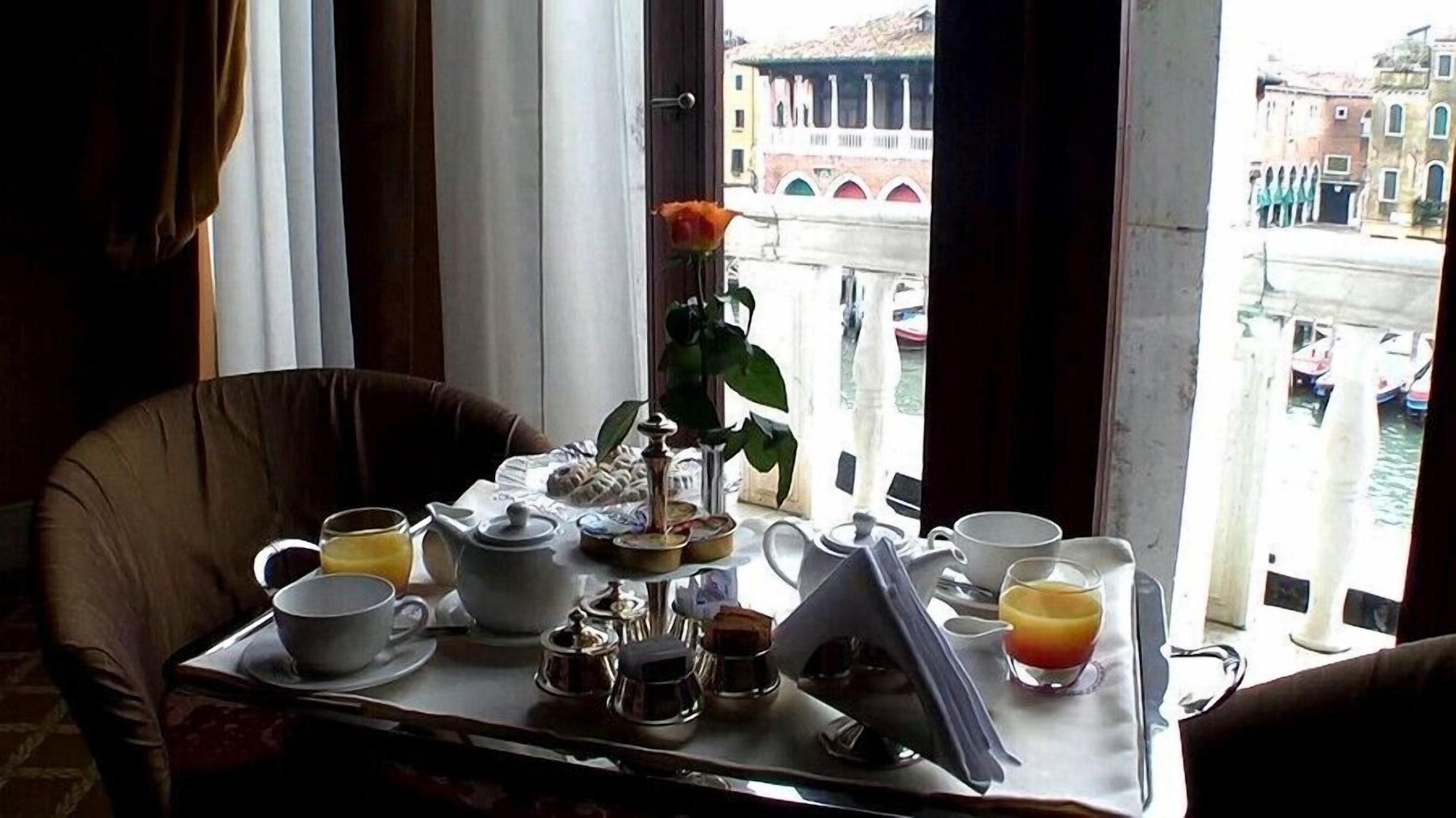Hotel Pesaro Palace Venice